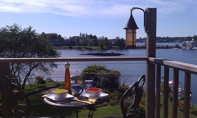 Boothbay Harbor House | LUXURY OCEAN FRONT BOOTHBAY HARBOR HOME- 3 BED, 2 BATH, SLEEPS 10- PETS OK