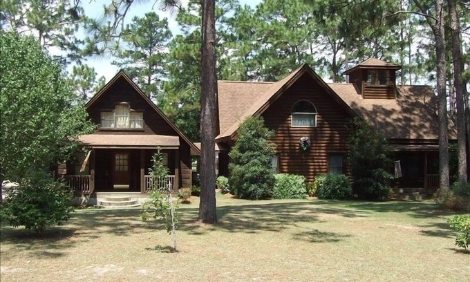 Donalsonville House | Luxury on Lake Seminole, Relaxing Getaway, Private Dock, Gorgeous Sunsets, Canoe