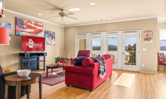 Hollister Condo | Luxury on Table Rock Lake! - Pet-Friendly, 2 Bedroom Suites, Marina, Pool-C6