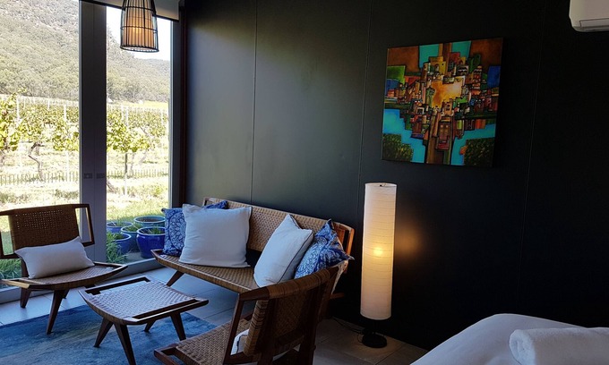 Fordwich Apartment | Luxury One Bedroom Apartment set amongst the vines