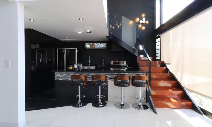 Santa Ana Apartment | Luxury Penthouse with amazing view (Pet-Friendly!)