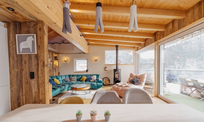 Medraz Apartment | Luxury Penthouse with Views & Rooftop Terrace. Indulge!