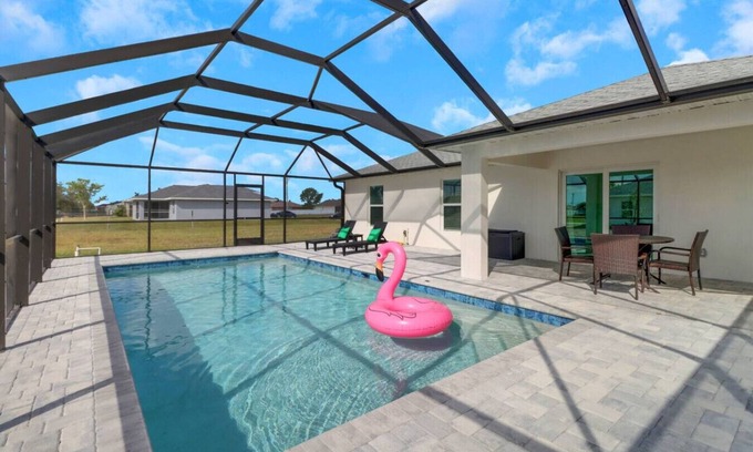 Mariner House | Luxury Retreat w/Heated Saltwater Pool &Big Patio Perfect for 2 families