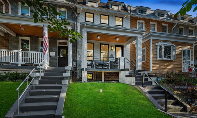 16th Street Heights House | Luxury rowhouse w/parking - centrally located