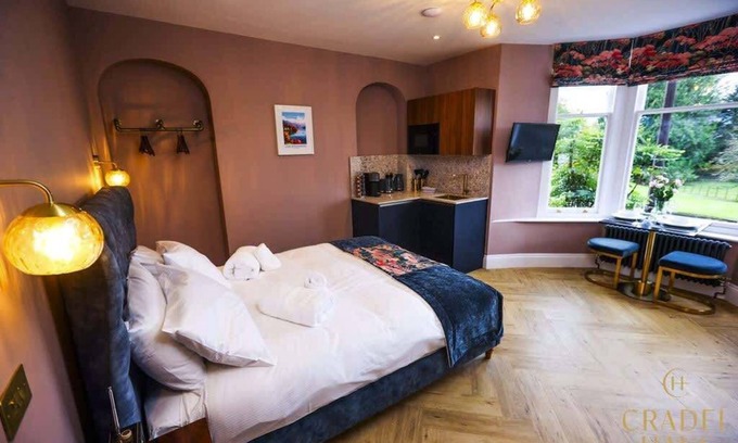 Bowness-on-Windermere Condo | Luxury Studio for Couples | Pet-Friendly & Parking