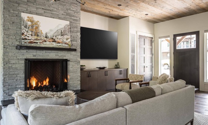 Spanish Peaks Cabin | Luxury Ski-in/Ski-out Spanish Peaks Cabin with Private Hot Tub, Grill and Fireplace!