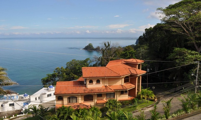 Punta Leona House | Luxury Spectacular views Infinity Pool Sleeps 9 Private Playa Blanca Costa Rica