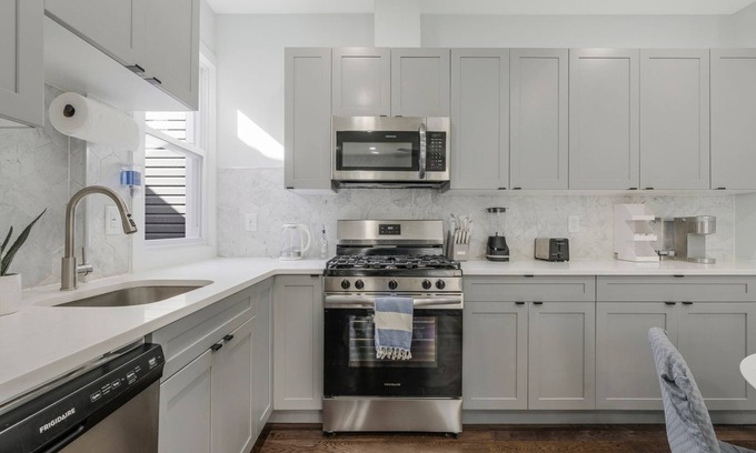 The Heights Apartment | Luxury Stay for NYC visit - Jersey City - 10 Min to NYC Train station