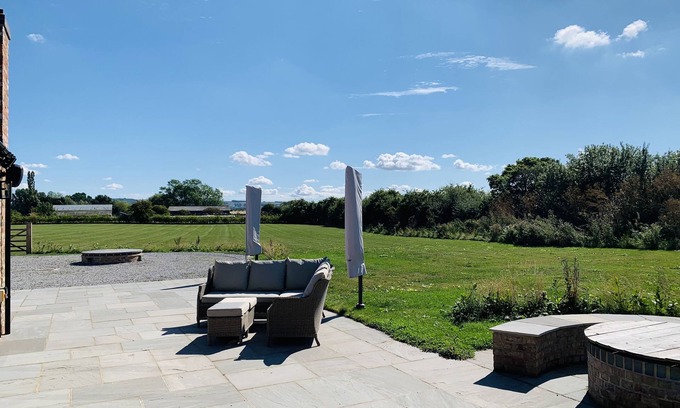 Skirpenbeck Apartment | Luxury Studio Cottage at Foot of Yorkshire Wolds