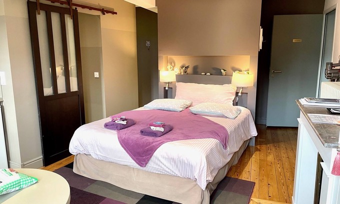 Chartres Apartment | Luxury studio in the center of Chartres with parking