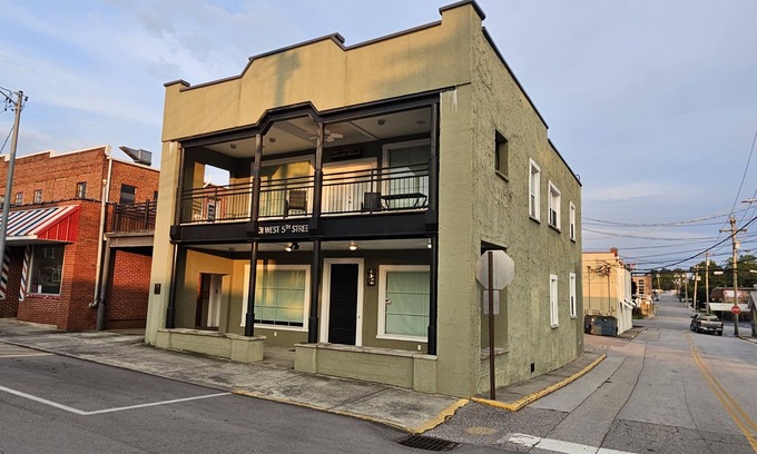 Crossville House | Luxury townhouse in downtown Crossville