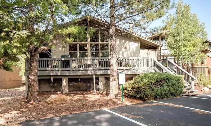 Flagstaff House | Luxury Townhouse near Continental Country Club