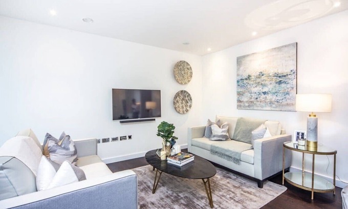 Nine Elms Condo | Luxury Two bed by the US Embassy