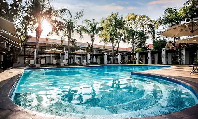 Gaborone Hotel | Luxury Unit Close to Mokolodi Nature Reserve!FREE Parking, Airport Shuttle, Pool