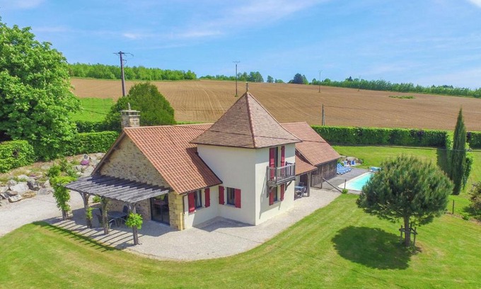Saint-Medard-d'Excideuil Villa | Luxury Villa in St Medard D excideuil with Sauna