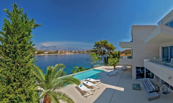 Sumartin Villa | Luxury villa directly on the beach, sun loungers, kayak, sauna, infinity pool