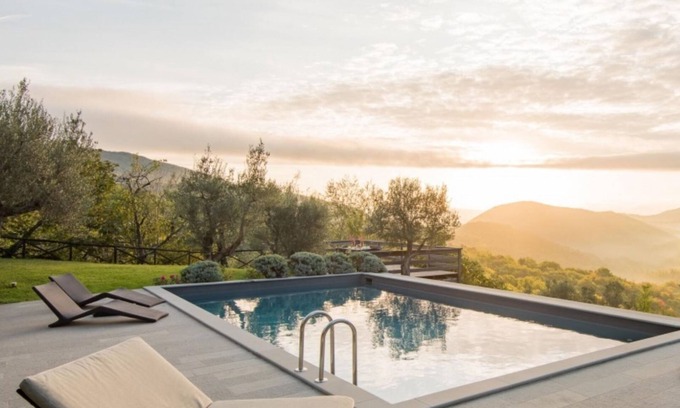 Montelaguardia Villa | Luxury villa inside a big estate. Airco, heated pool