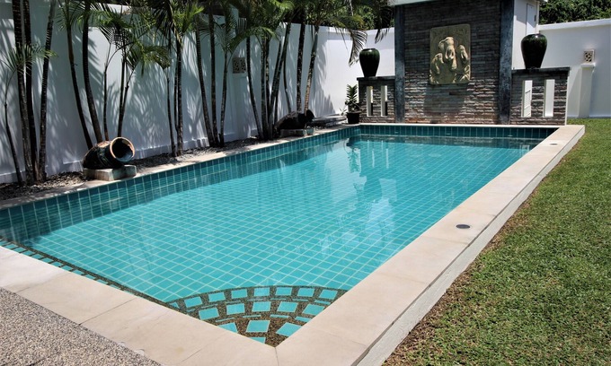 Rawai Villa | Luxury Villa, Large Private Pool, 2 Bedrooms 2 Bathrooms, 6/7 P Near Beaches.