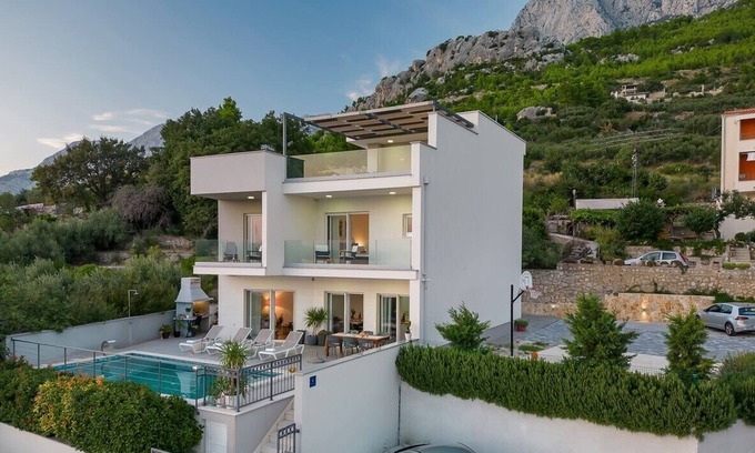 Krvavica Villa | Luxury villa Mae in Makarska, basketball court
