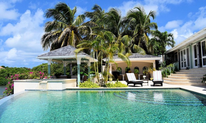 Lance aux Epines Villa | Luxury Villa right on the water and close to attractions