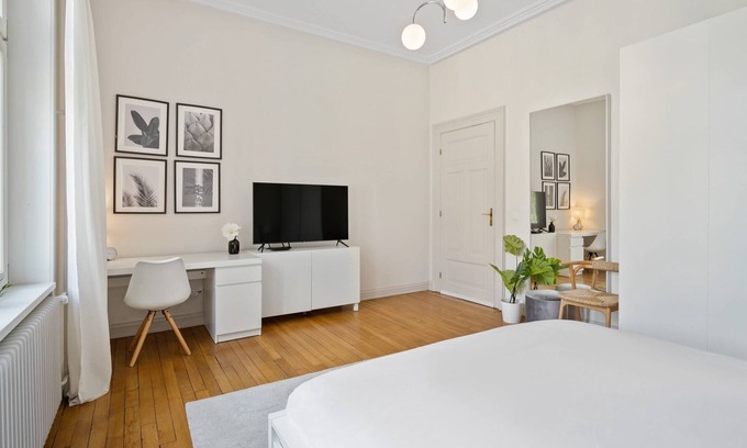Limpertsberg Villa | Luxury Villa's Room w shared Bathroom&Kitchen ID39