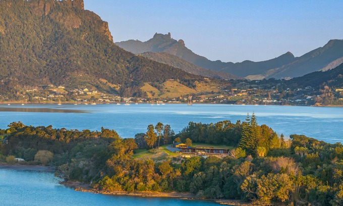 Taiharuru House | Luxury Villa with Pool at Whangarei Heads. Contemporary with BIG views!