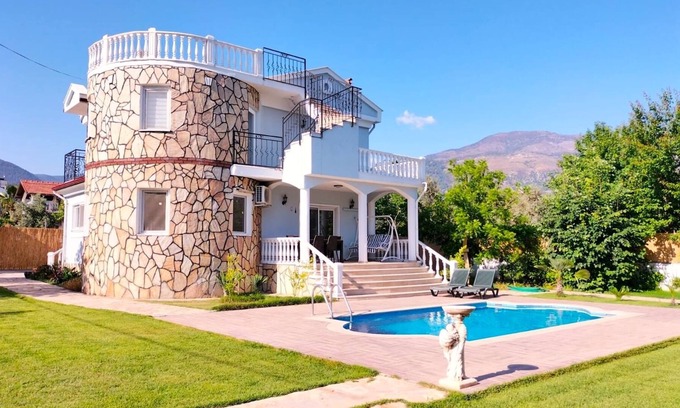 Koycegiz Villa | Luxury Villa with Private Pool in Köyceğiz:Bülbül