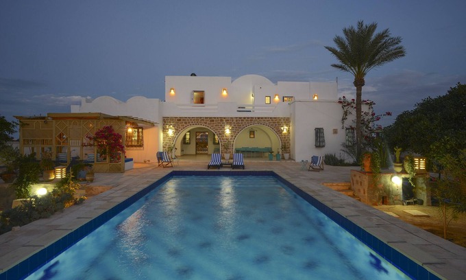 Djerba Ajim Villa | Luxury villa with private pool by the sea, air conditioned, 12 pers
