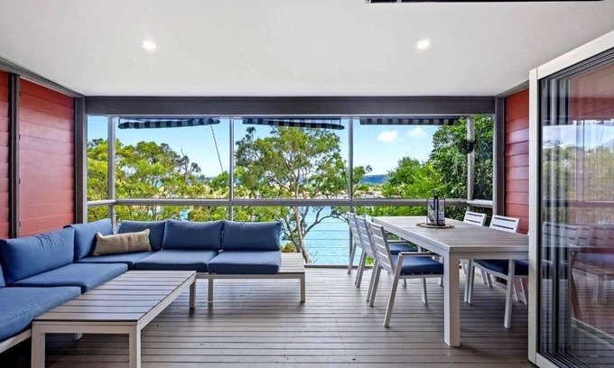 Booker Bay House | Luxury Villas Cottage in Paradise at Daleys Point (Walk to the beach)