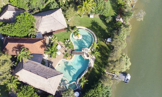 Sunshine Beach Villa | Luxury Villas Makepeace Island (Ocean Views)