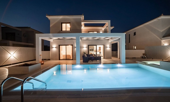 Vanato Villa | Luxury villas with private pool and jacuzzi.