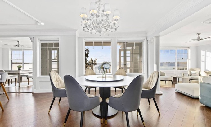Toukley House | Luxury Waterfront Holiday Home