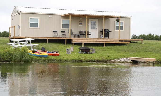 Commerce Cabin | Luxury Wolf Lodge - 2 bedroom - Lakefront.