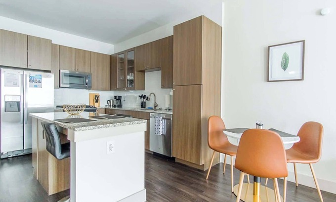 Richardson Apartment | Luxury1BR King Suite | Pool, Parking & Fitness Cen