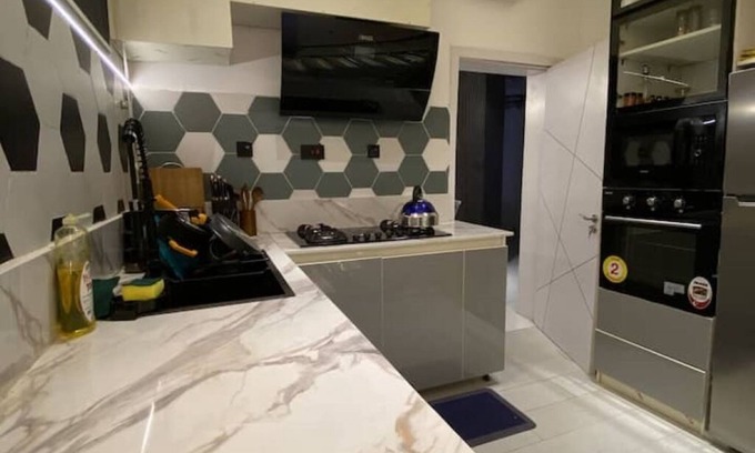 Orozo Apartment | Luxury2BD |Fast Wi-Fi | PS5 | 24/7 electricitynn