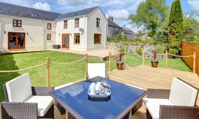 Saint Clears House | Lych Gate Cottage in Carmarthen