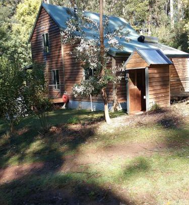 Hallston House | Lyrebird Gully Retreat