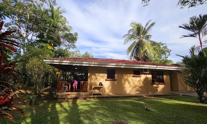 Cocles Ski Chalet | M2 Madu AC, great location!