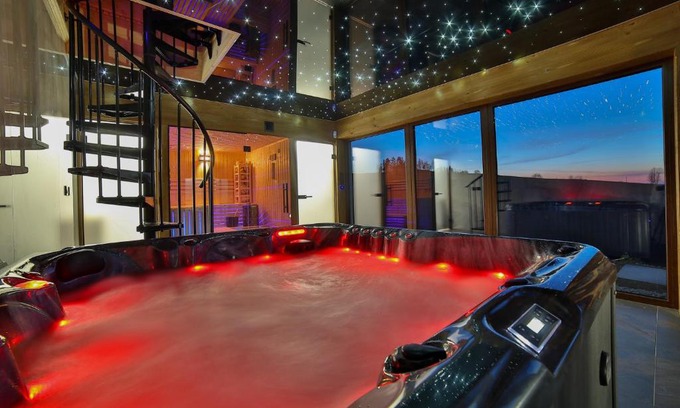 Ponice Apartment | Maciejowe Wzgórze Domek z dwoma niezależnymi apartamentami ze SPA - Sauna, Jacuzzi, Tężnia, Izba Solna i Solankowa, Balia na wyłączność z hydromasażami