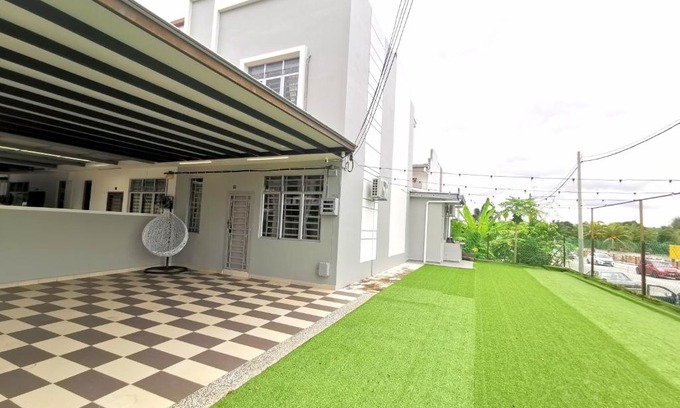Taman Daya House | Maco Home Premium Suite Corner at Mount Austin Taman Daya