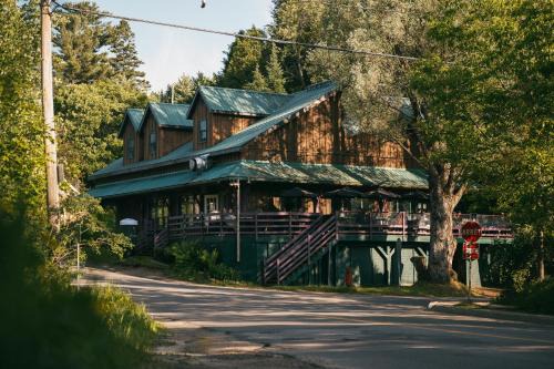 Val David Hotel | MacTaverne