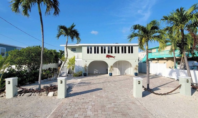 Summerland Key House | Mad Mahi Canal with pool. This is a pet friendly home. A pet fee and approval of your pet is required.