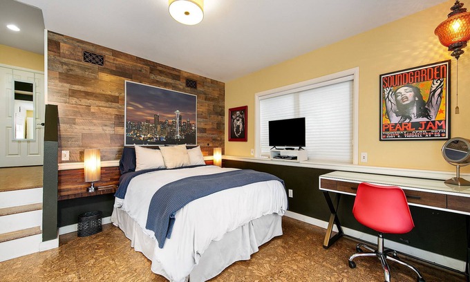 Stevens House | Mad Valley Spa Suite,centrally Located Private Suite W/Steam Room,Very Walkable