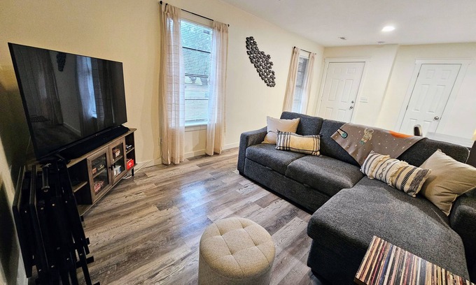 North Charleston House | Madrona's Cottage A- Clean, well stocked, and comfortable