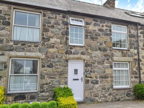 Clynnogfawr House | Madryn