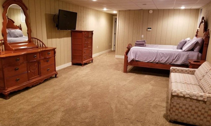Elkland Apartment | Maggie's Man Cave on Rt 66 "Not really a cave"