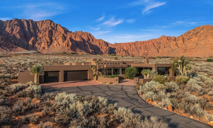 Ivins House | Magical Home in Kayenta Surrounded by Red Rocks, Zion