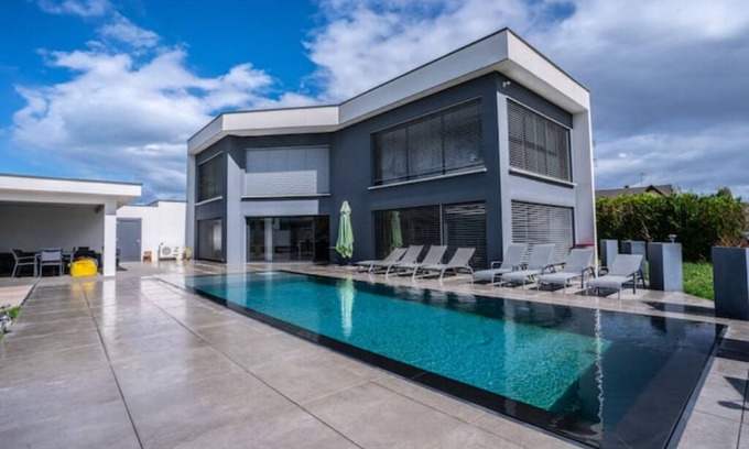 Raedersheim Villa | Magique Villa, Piscine et Jacuzzi House of raeder