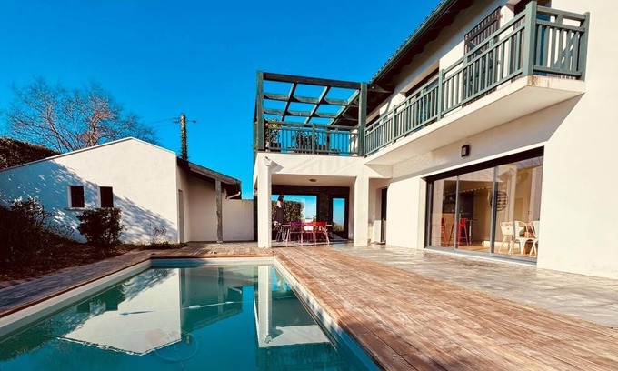 Saint-Pee-sur-Nivelle Villa | Magnificent 4-bedroom architect-designed family villa with swimming pool, in a quiet location