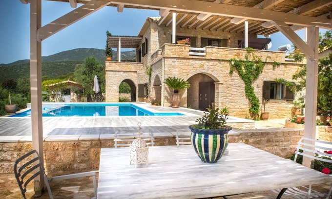 Kardamyli Villa | Magnificent, Authentic Private Villa and the Guest house